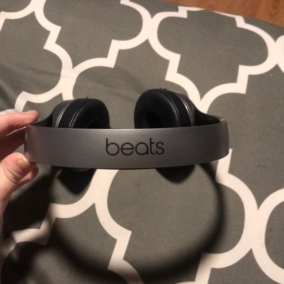 beats solo 3 wireless - Picture 2 of 4